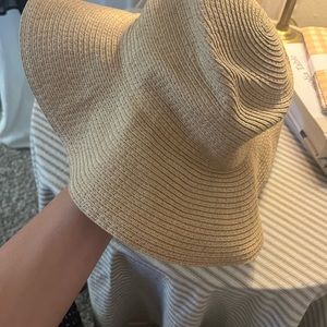 Madewell. Size S-M. Beige straw hat.
